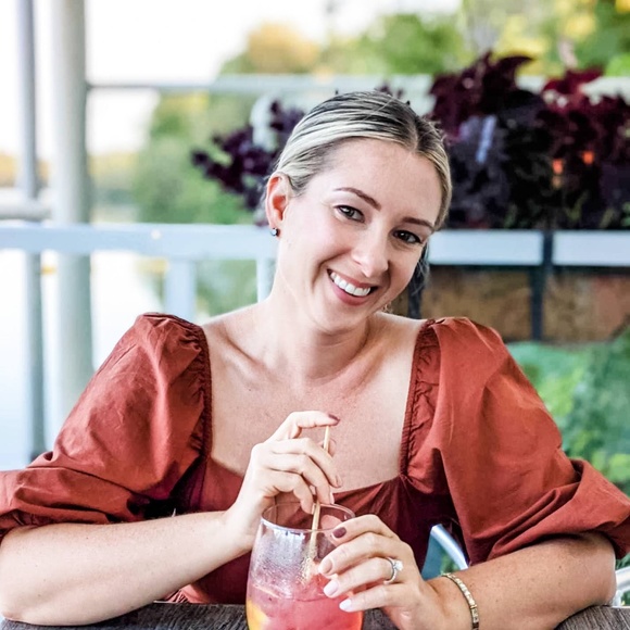 Meet your Posher, Jessica - Picture 1 of 1